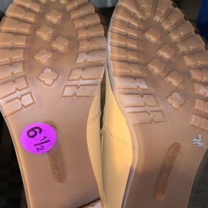 Brand new never worn women’s Tim’s.  Sleek